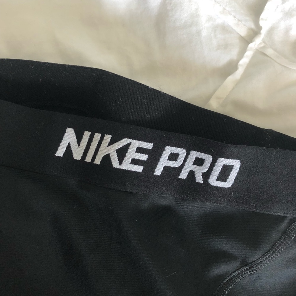 NWOT Black Nike Pros - Picture 4 of 5